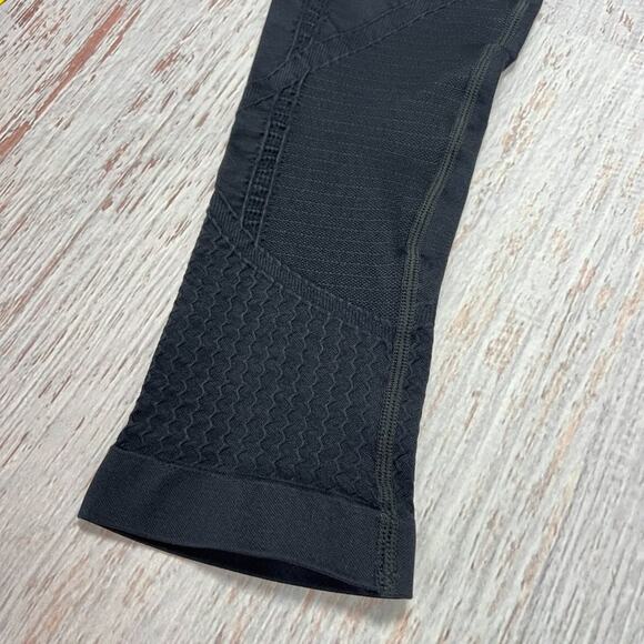 Belly Bandit Mother Tucker Capri Compression Leggings Size S Postpartum Textured - Picture 7 of 10